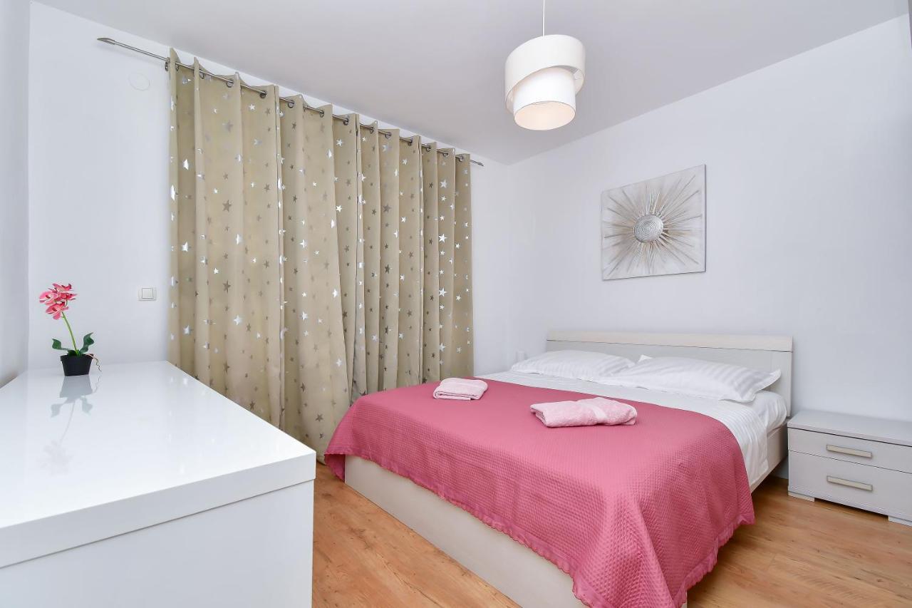 אומיס Apartment Ela מראה חיצוני תמונה