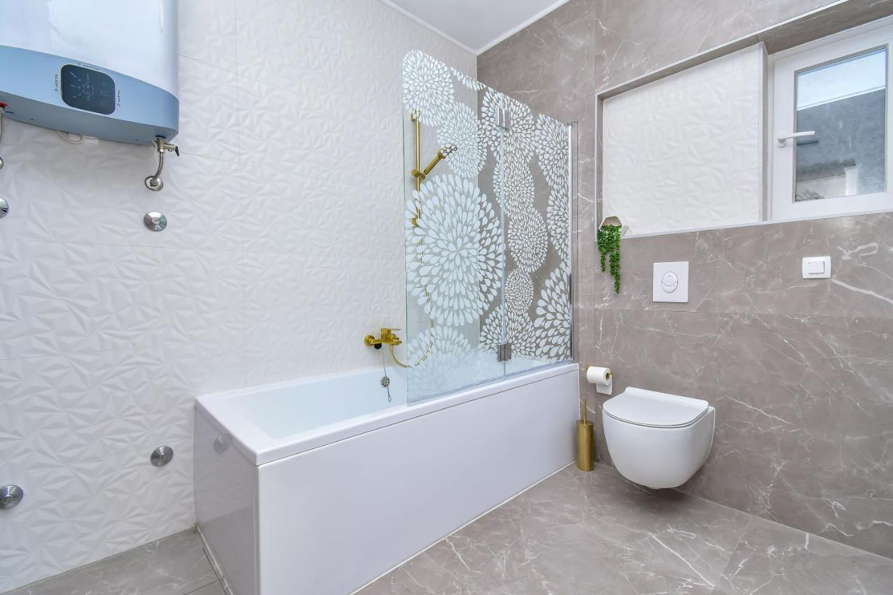 אומיס Apartment Ela מראה חיצוני תמונה