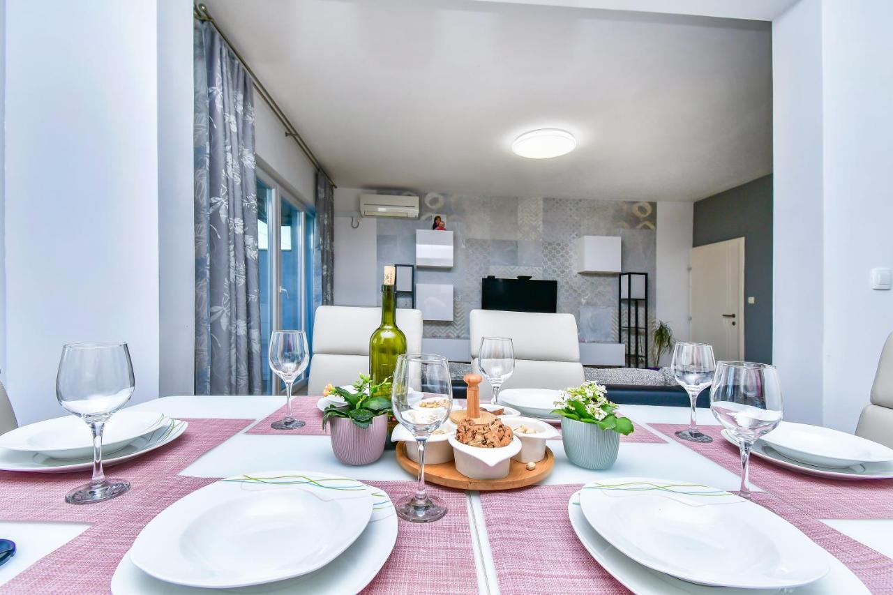 אומיס Apartment Ela מראה חיצוני תמונה