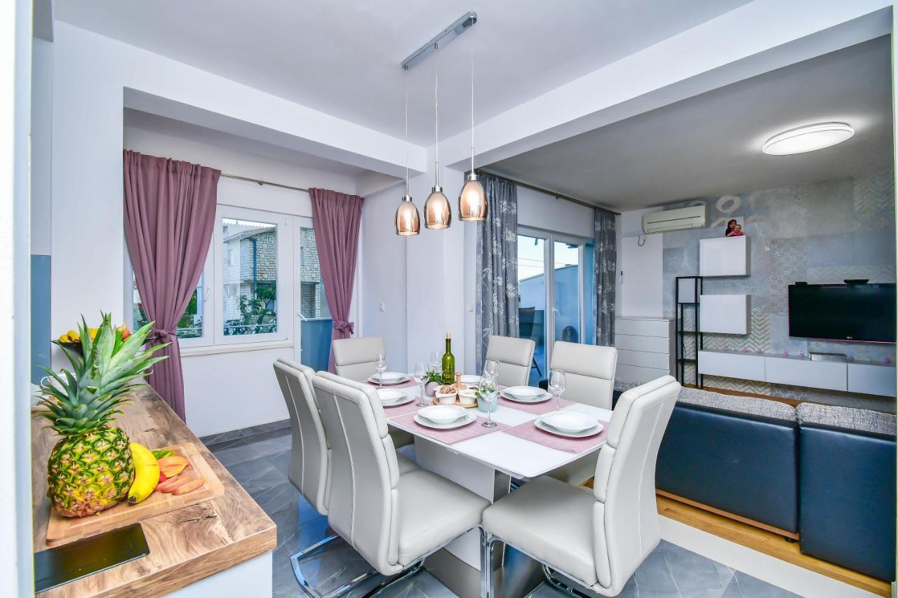 אומיס Apartment Ela מראה חיצוני תמונה