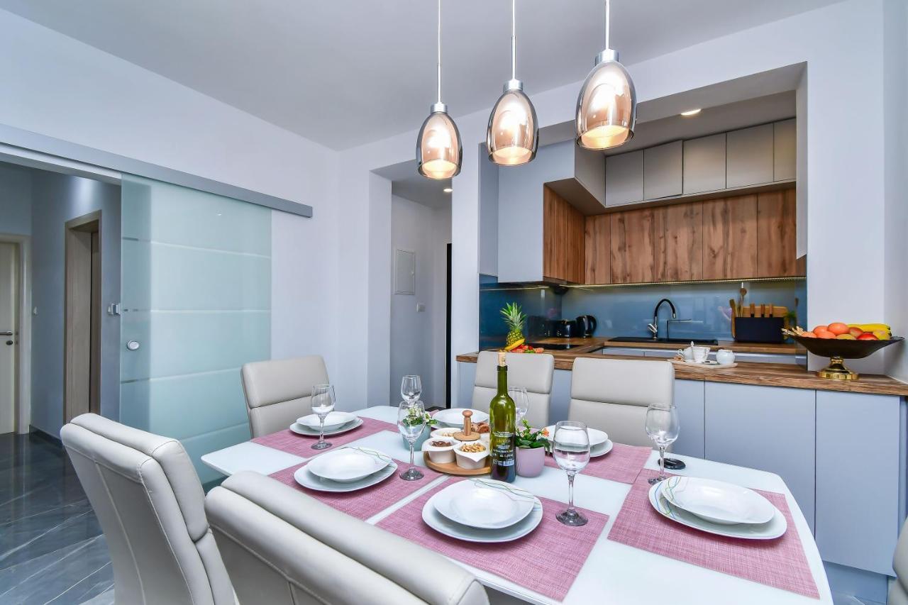 אומיס Apartment Ela מראה חיצוני תמונה