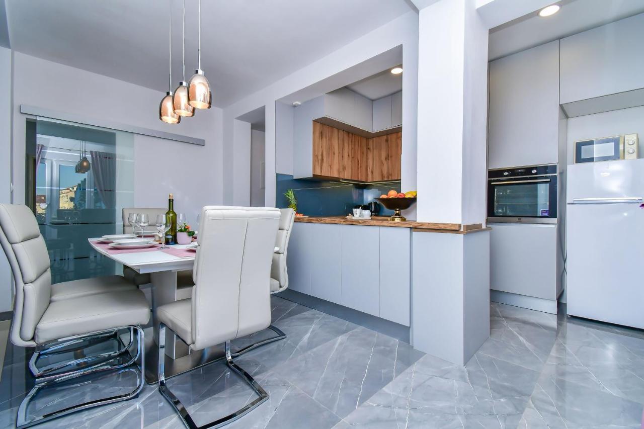 אומיס Apartment Ela מראה חיצוני תמונה