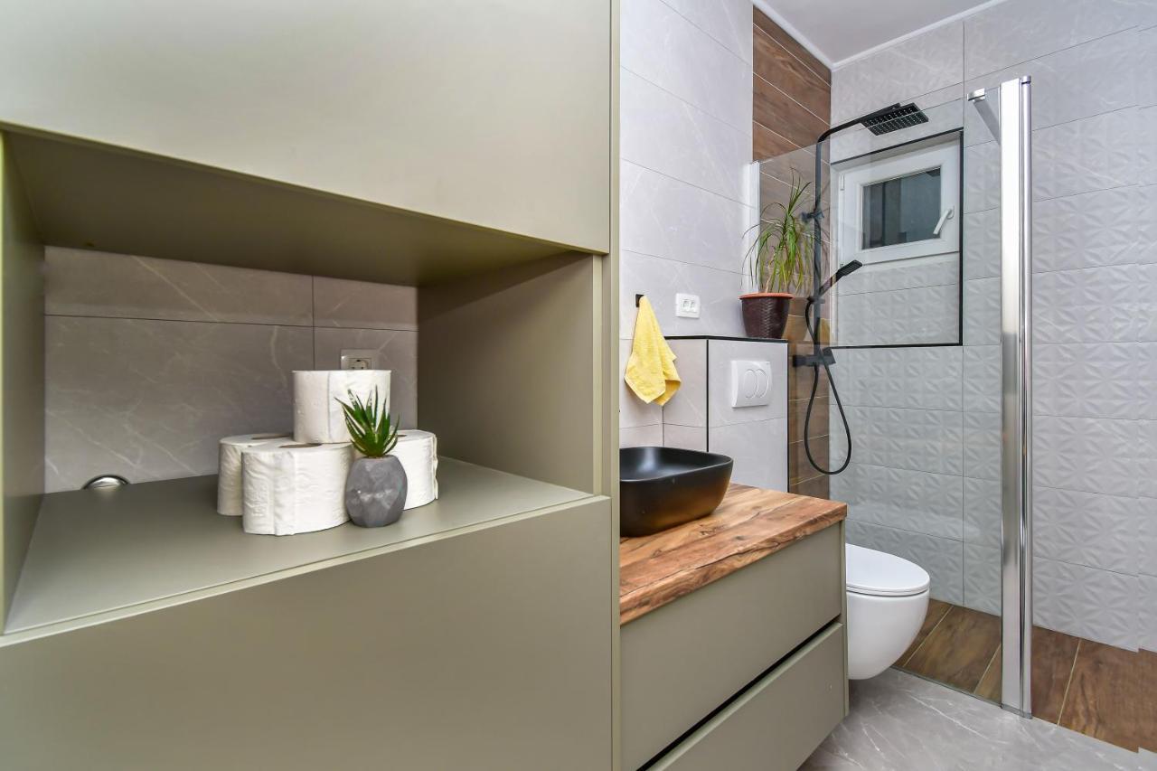 אומיס Apartment Ela מראה חיצוני תמונה