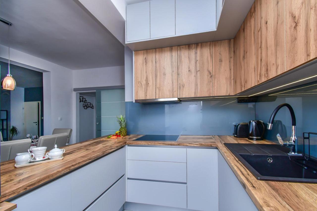 אומיס Apartment Ela מראה חיצוני תמונה