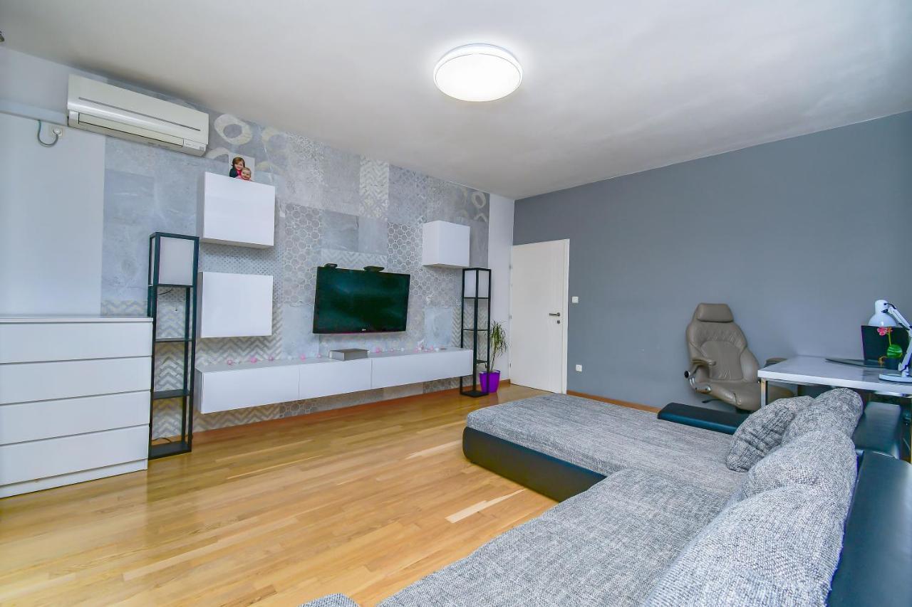 אומיס Apartment Ela מראה חיצוני תמונה